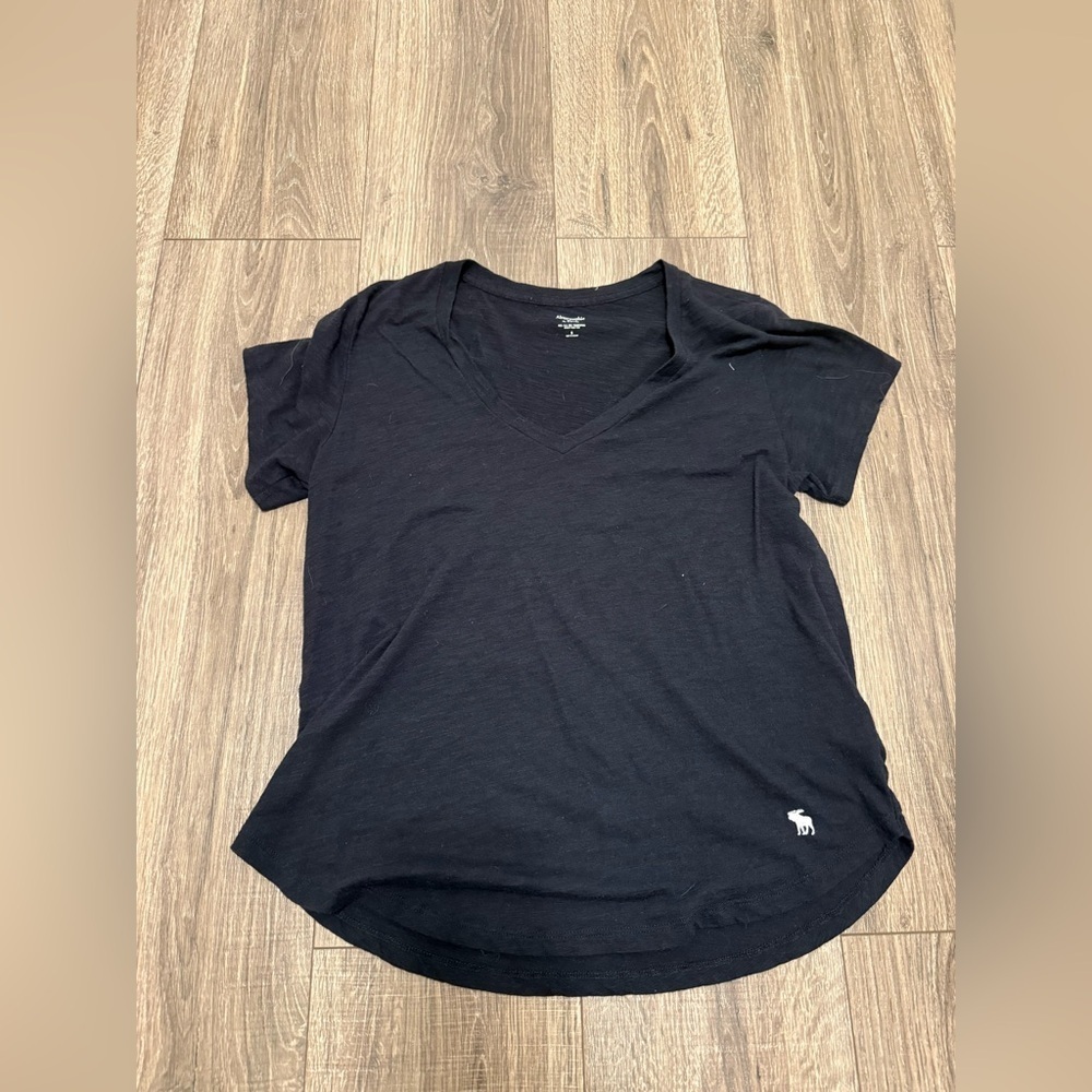 Abercrombie & Fitch Women’s Black V Neck T Shirt Size Small With Moose Logo